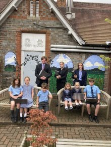 Pangbourne College donates Chromebooks to Basildon Primary School Pangbourne College donates Chromebooks to Basildon Primary School
